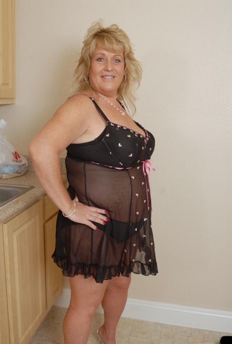 Images Of Older Plumper Shemales - Chubby Mature Porn Pics & Naked Photos - ShemalePlus.com